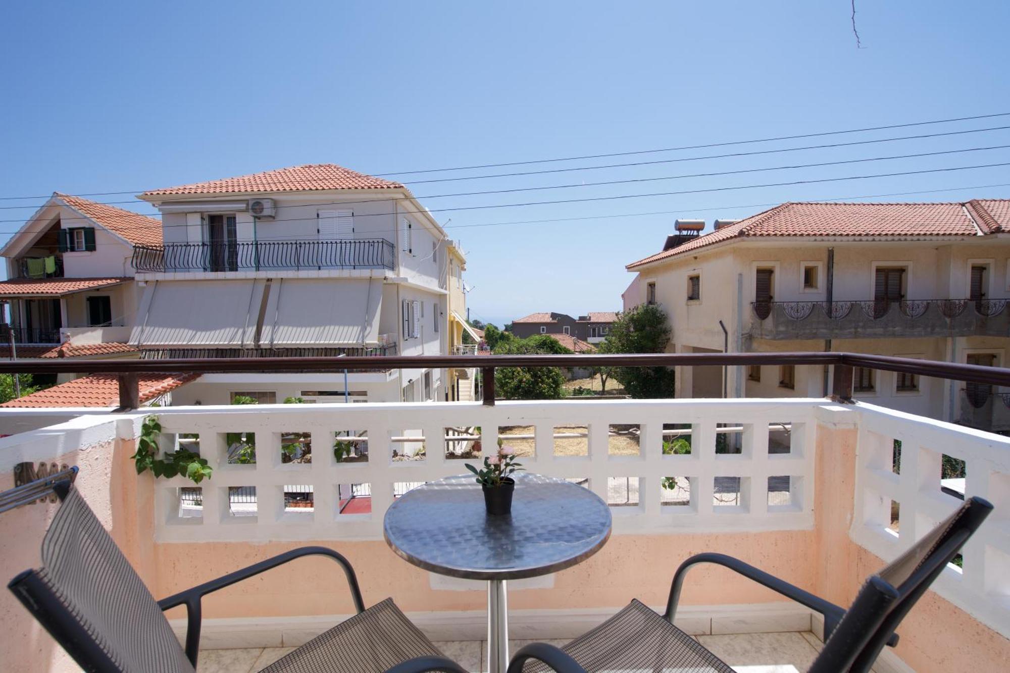 Theodora Studios & Apartments Skala  Extérieur photo