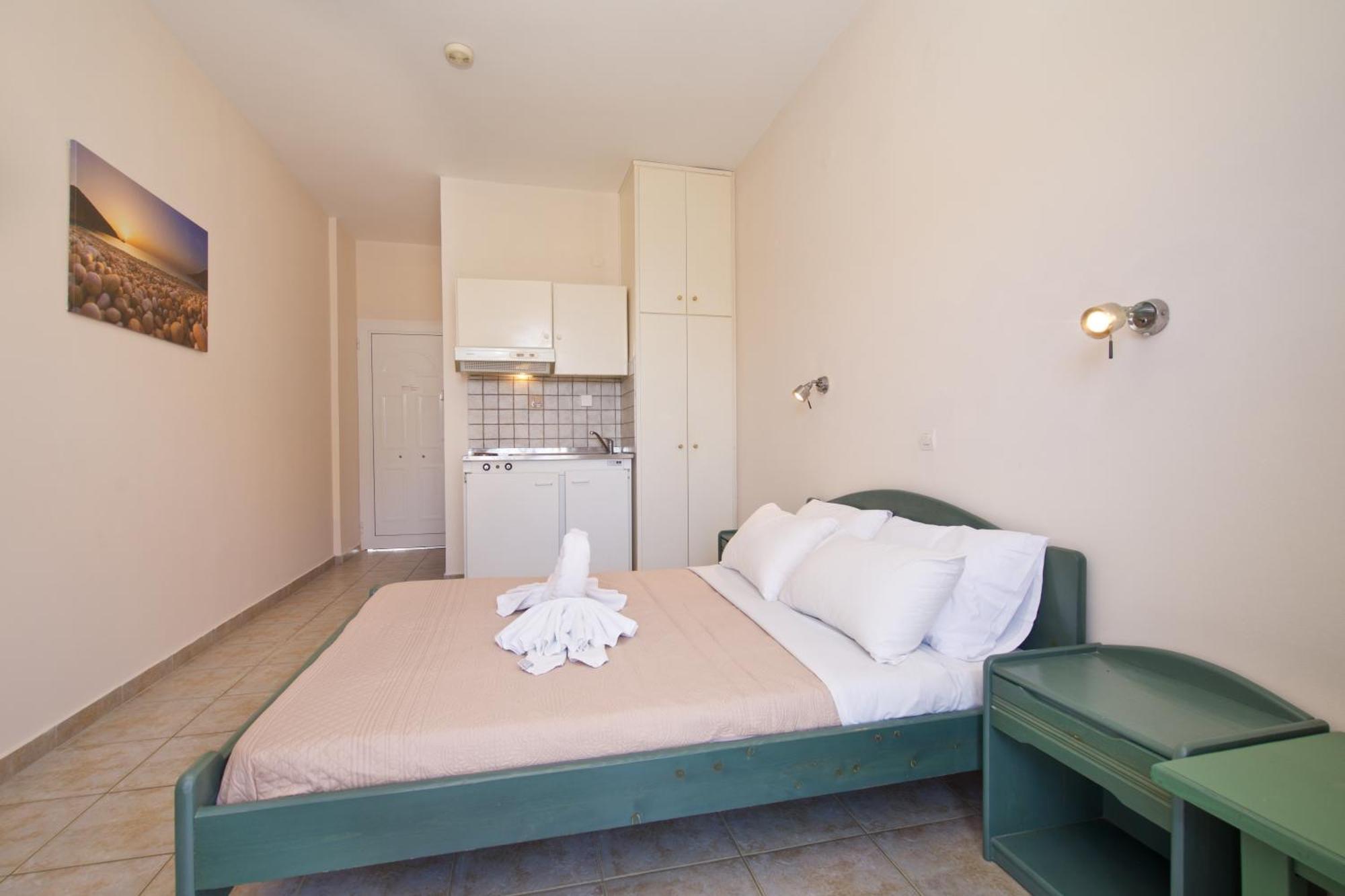 Theodora Studios & Apartments Skala  Extérieur photo