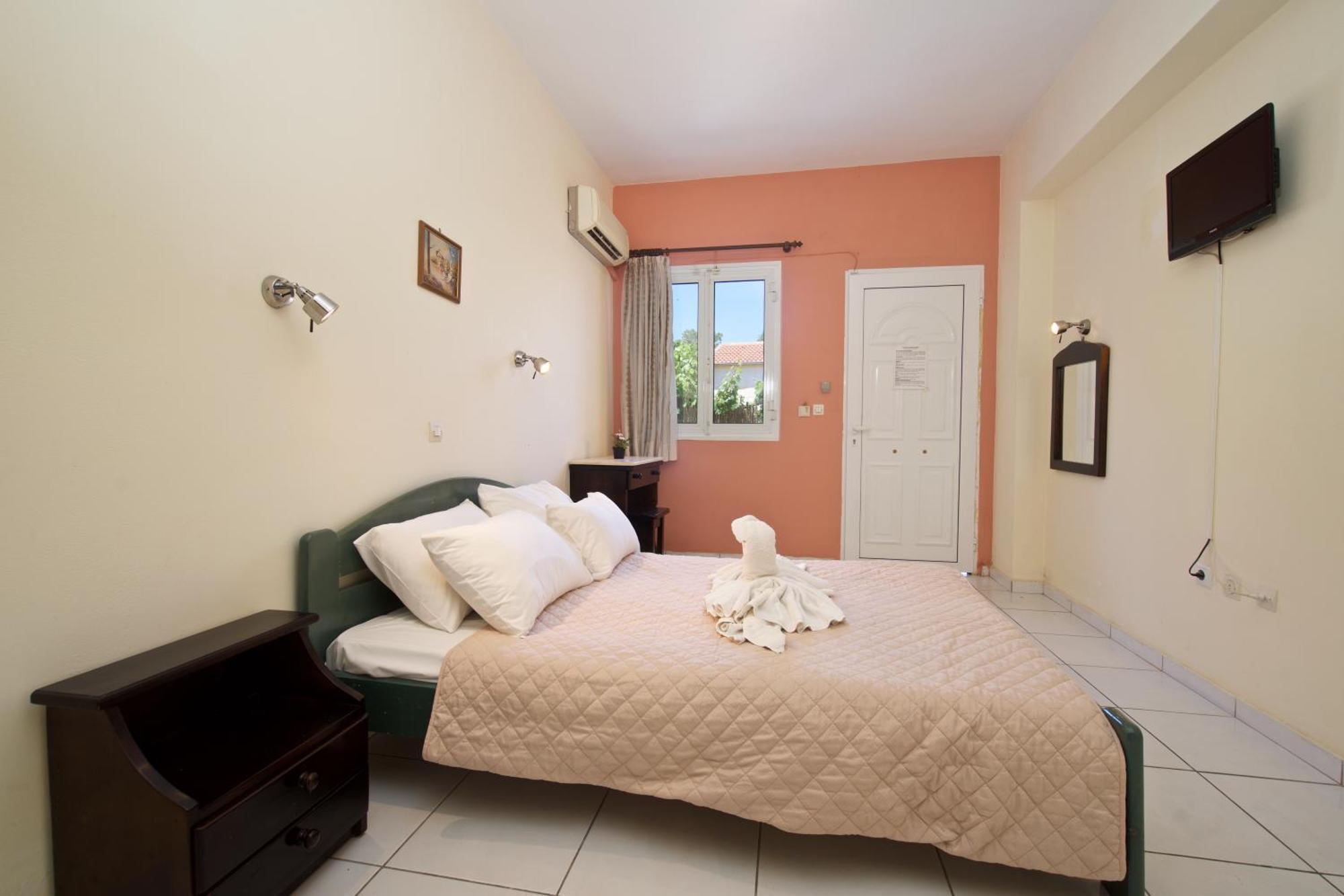 Theodora Studios & Apartments Skala  Extérieur photo