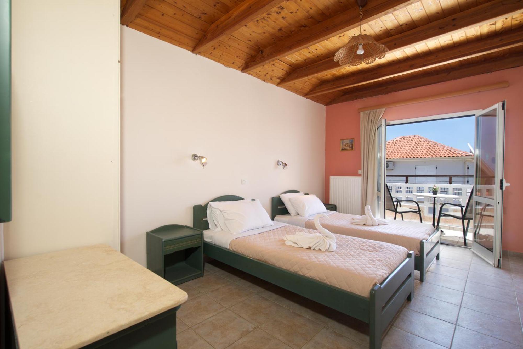 Theodora Studios & Apartments Skala  Extérieur photo