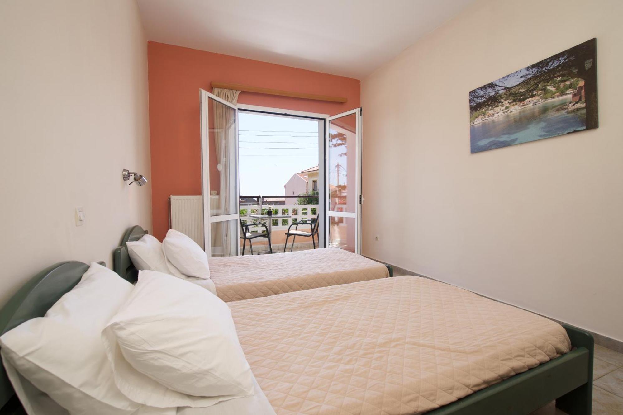 Theodora Studios & Apartments Skala  Extérieur photo