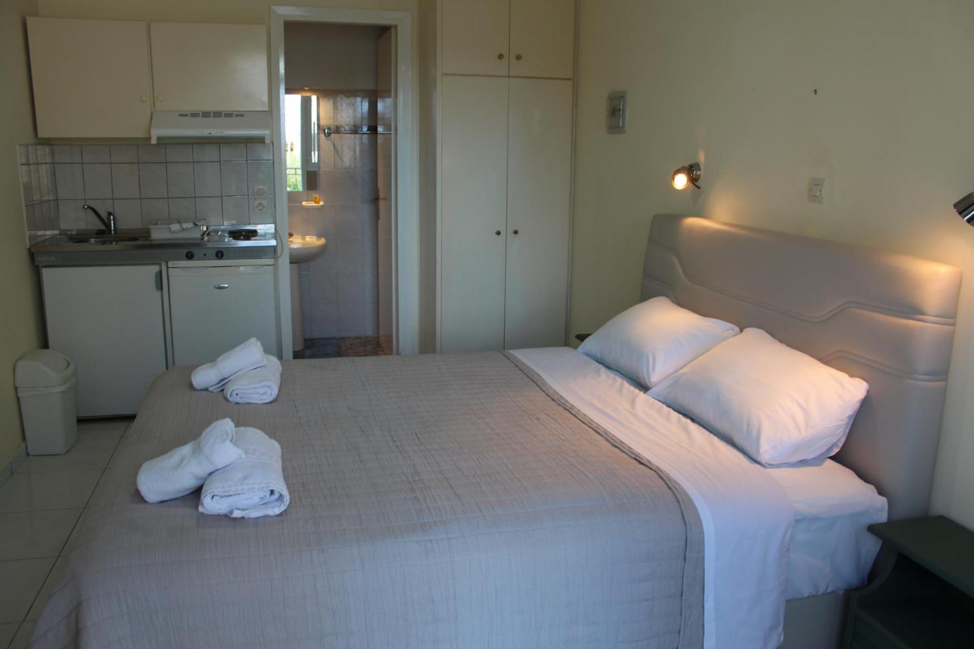 Theodora Studios & Apartments Skala  Extérieur photo