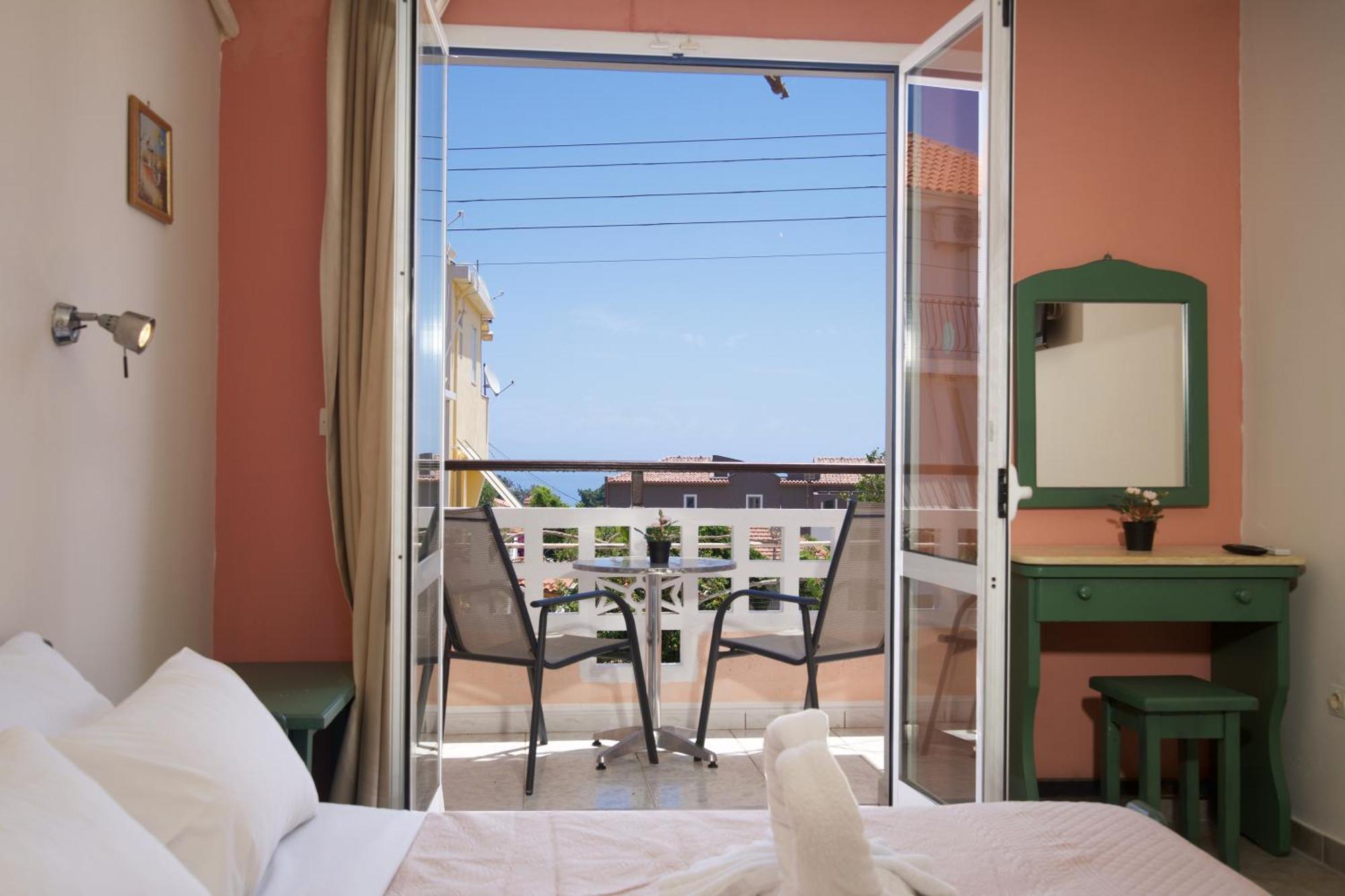 Theodora Studios & Apartments Skala  Extérieur photo