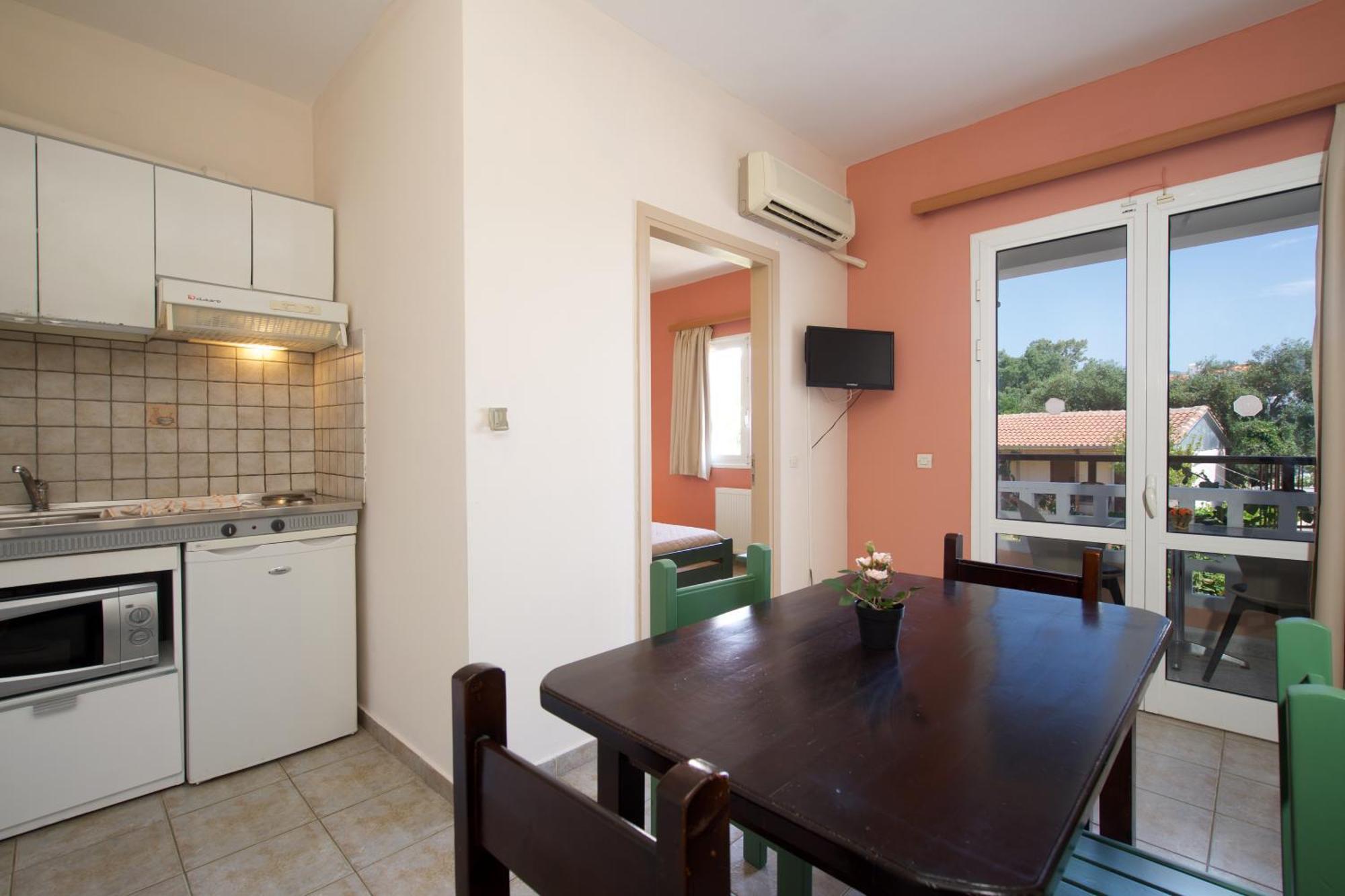 Theodora Studios & Apartments Skala  Extérieur photo