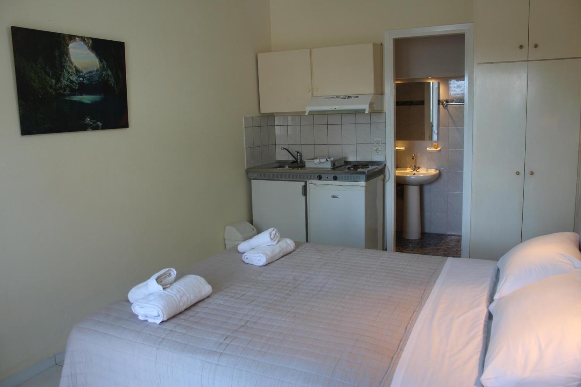 Theodora Studios & Apartments Skala  Extérieur photo