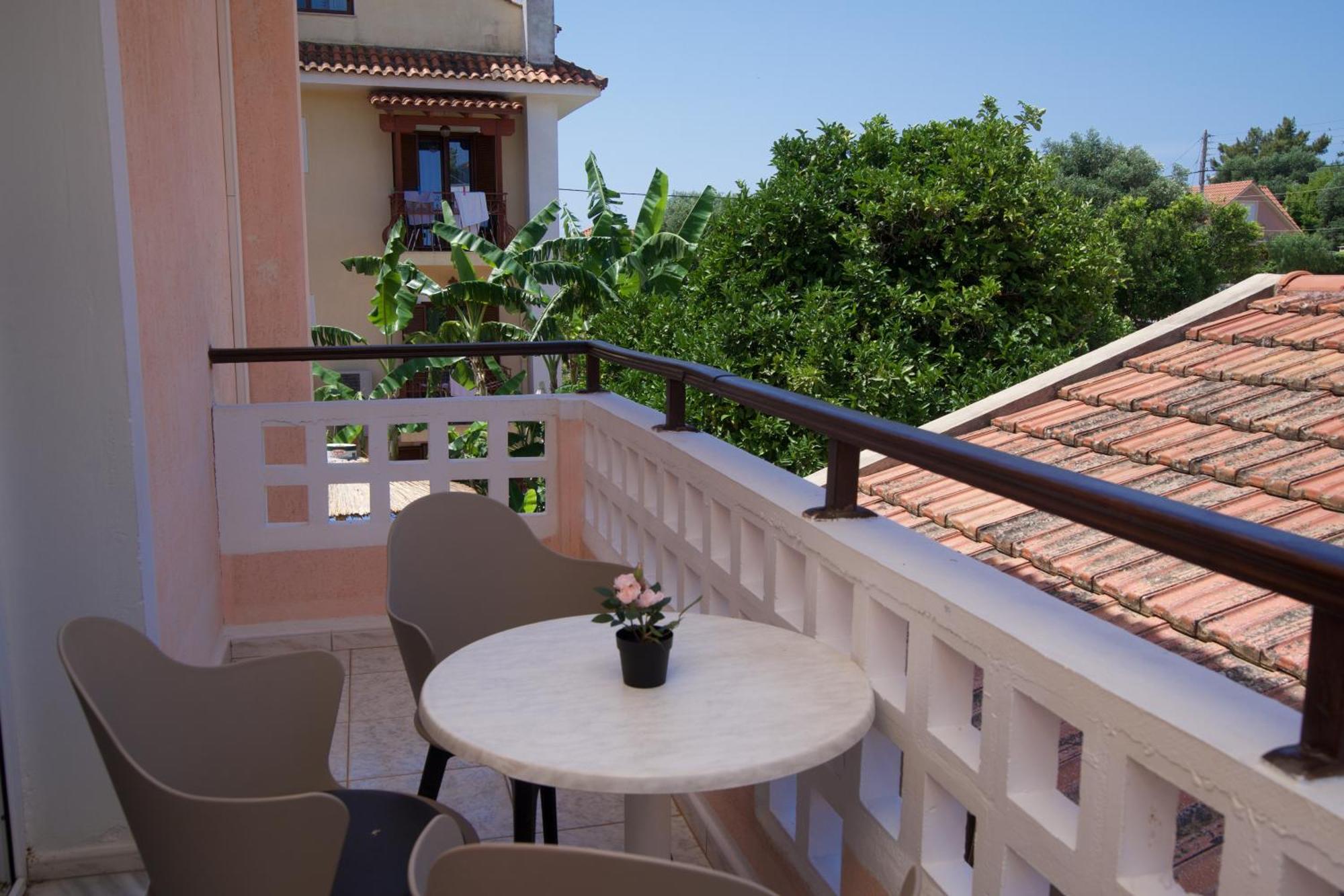 Theodora Studios & Apartments Skala  Extérieur photo