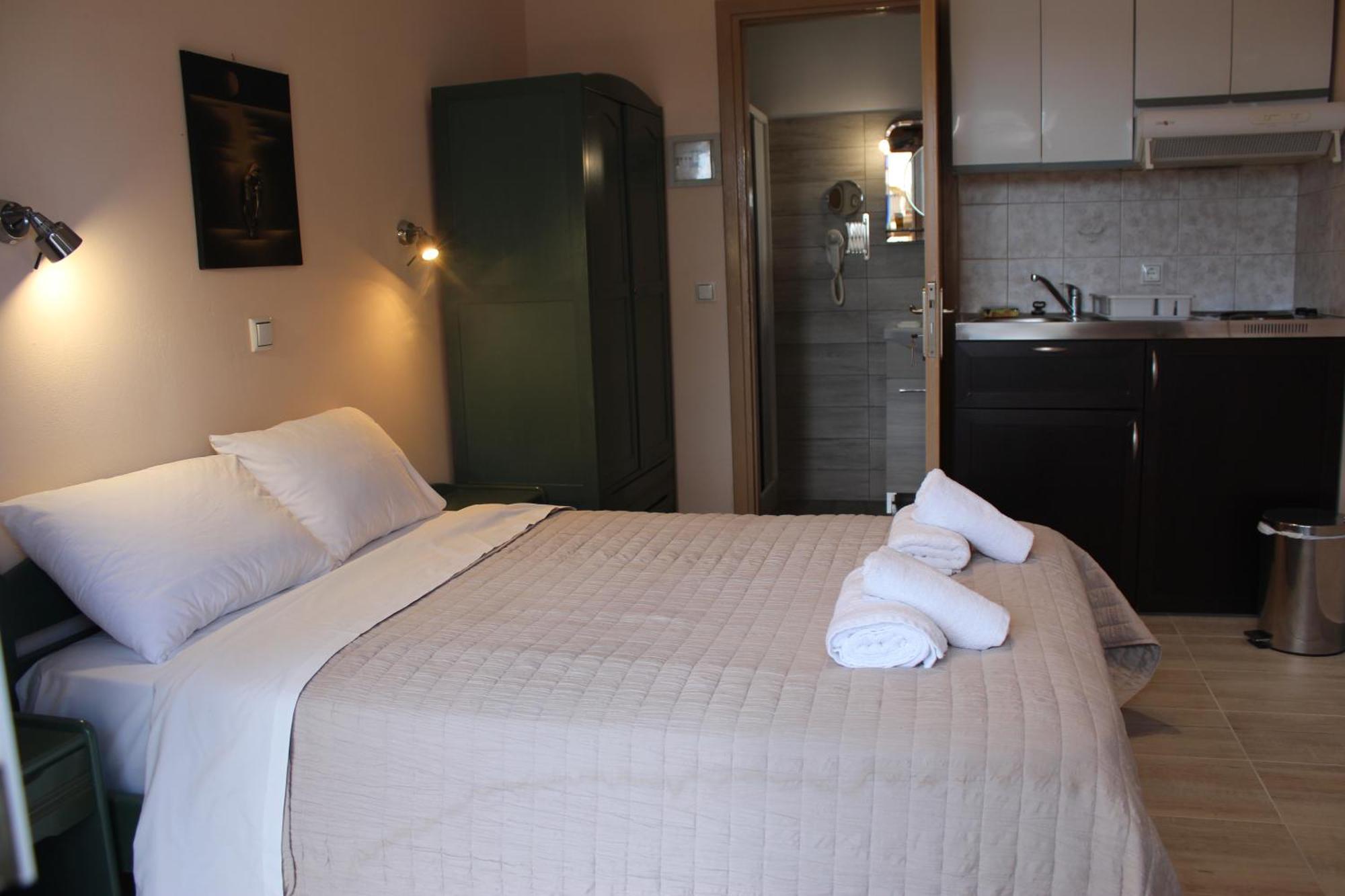 Theodora Studios & Apartments Skala  Extérieur photo