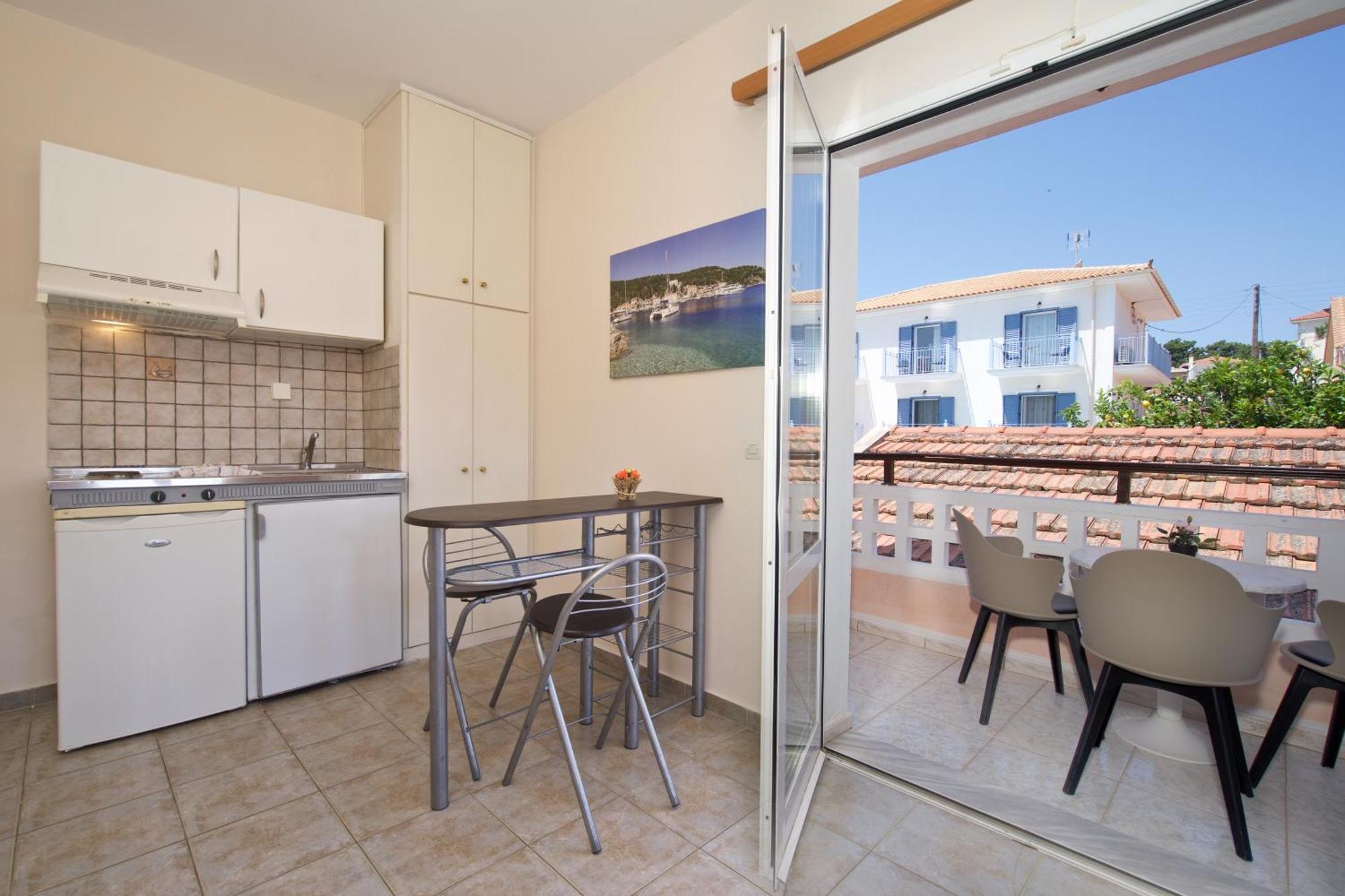 Theodora Studios & Apartments Skala  Extérieur photo