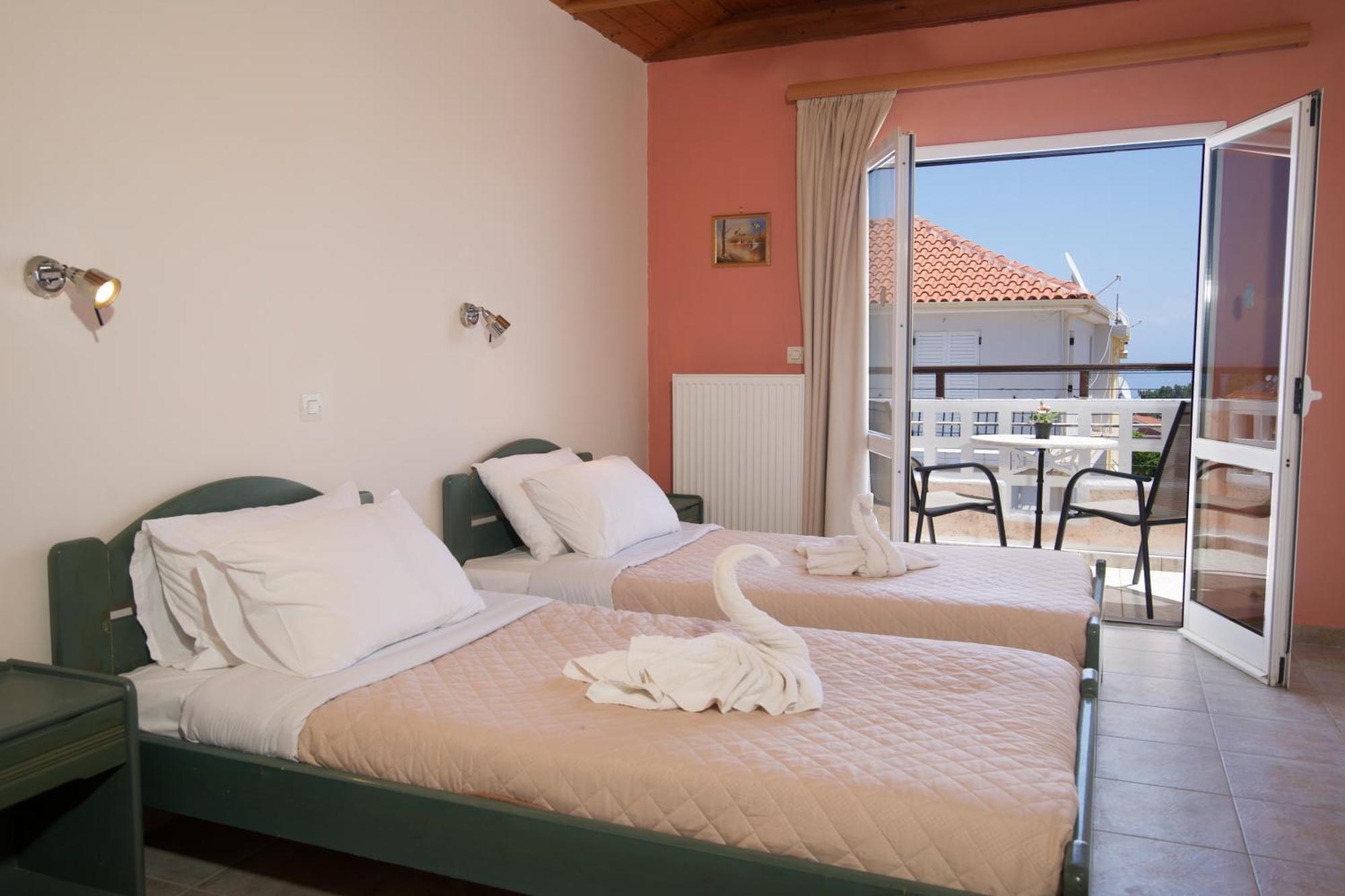 Theodora Studios & Apartments Skala  Extérieur photo
